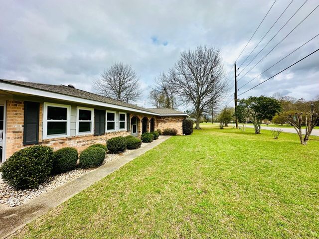 113 Hawkins St., Petal, MS 39465