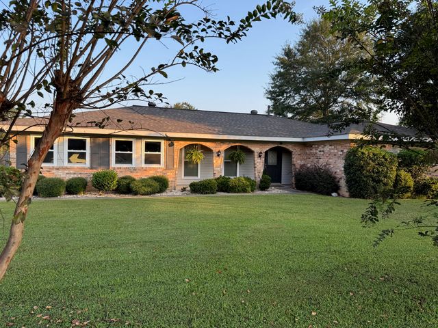 113 Hawkins St., Petal, MS 39465