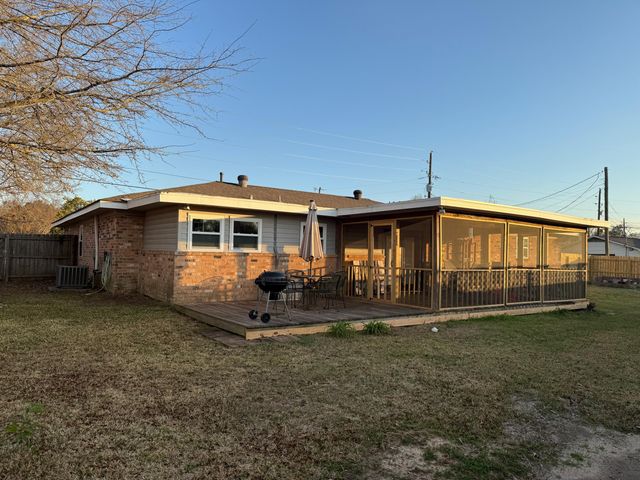 113 Hawkins St., Petal, MS 39465