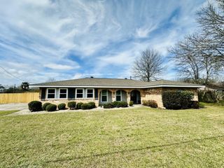 113 Hawkins St., Petal, MS 39465