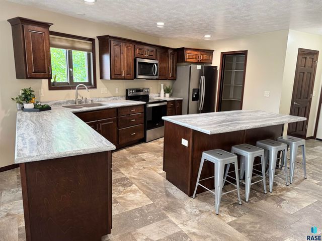 504 Cedar Dr Drive, Harrisburg, SD 57032