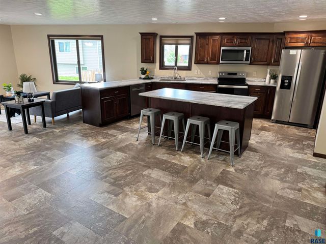 504 Cedar Dr Drive, Harrisburg, SD 57032