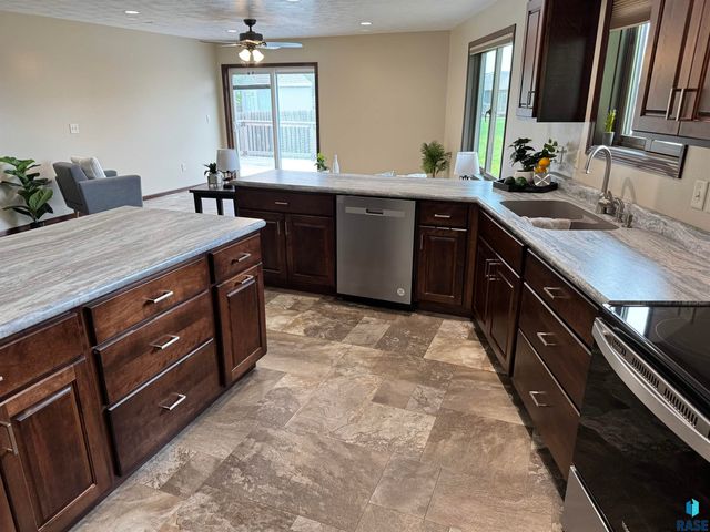 504 Cedar Dr Drive, Harrisburg, SD 57032