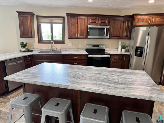 504 Cedar Dr Drive, Harrisburg, SD 57032