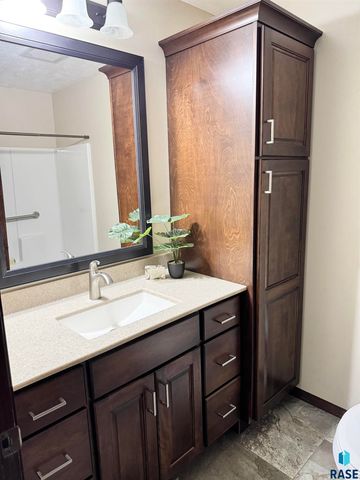 504 Cedar Dr Drive, Harrisburg, SD 57032