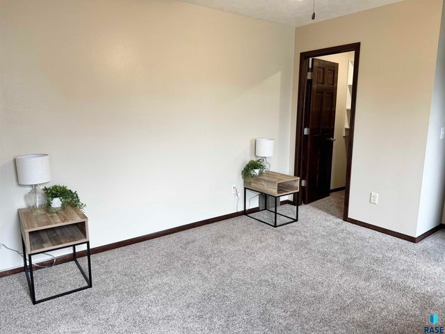 504 Cedar Dr Drive, Harrisburg, SD 57032