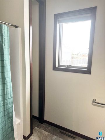 504 Cedar Dr Drive, Harrisburg, SD 57032