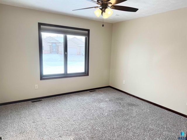 504 Cedar Dr Drive, Harrisburg, SD 57032