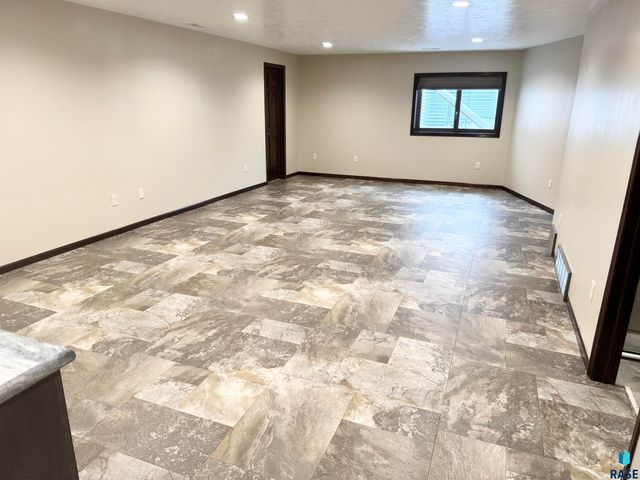 504 Cedar Dr Drive, Harrisburg, SD 57032