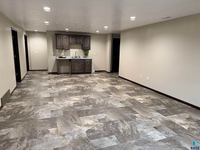 504 Cedar Dr Drive, Harrisburg, SD 57032