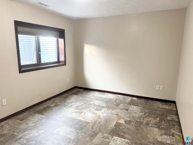 504 Cedar Dr Drive, Harrisburg, SD 57032