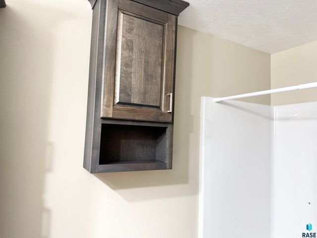 504 Cedar Dr Drive, Harrisburg, SD 57032