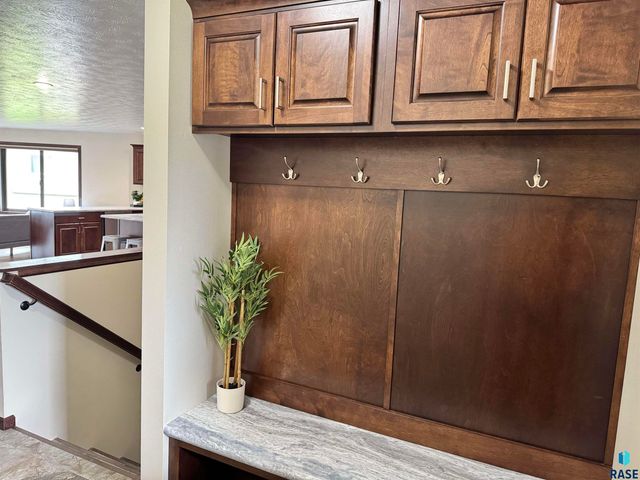 504 Cedar Dr Drive, Harrisburg, SD 57032