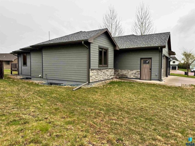 504 Cedar Dr Drive, Harrisburg, SD 57032