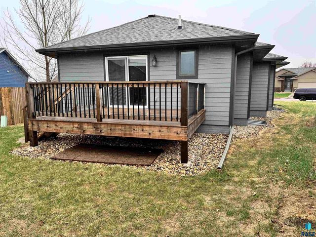 504 Cedar Dr Drive, Harrisburg, SD 57032