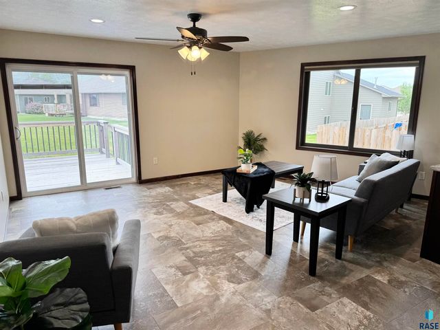 504 Cedar Dr Drive, Harrisburg, SD 57032