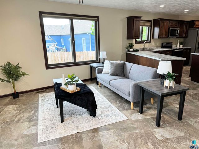 504 Cedar Dr Drive, Harrisburg, SD 57032