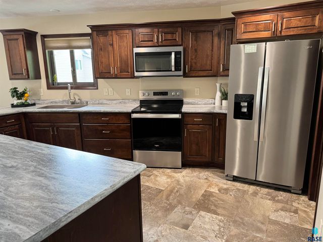 504 Cedar Dr Drive, Harrisburg, SD 57032