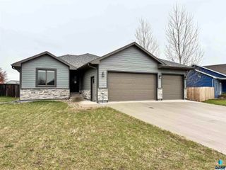 504 Cedar Dr Drive, Harrisburg, SD 57032