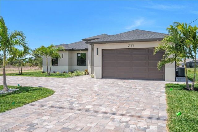 711 Gleason PKWY, Cape Coral, FL 33914
