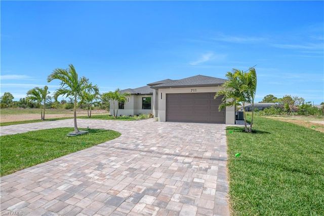 711 Gleason PKWY, Cape Coral, FL 33914
