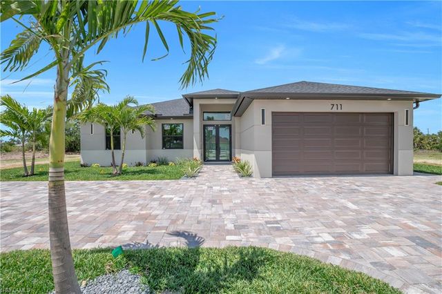 711 Gleason PKWY, Cape Coral, FL 33914