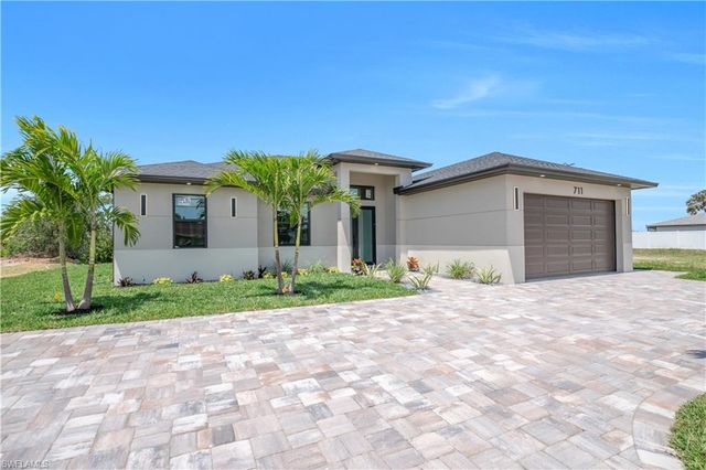 711 Gleason PKWY, Cape Coral, FL 33914