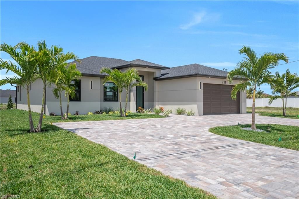 711 Gleason PKWY, Cape Coral, FL 33914