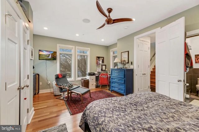 915 3rd St NE # 2, Washington, DC 20002