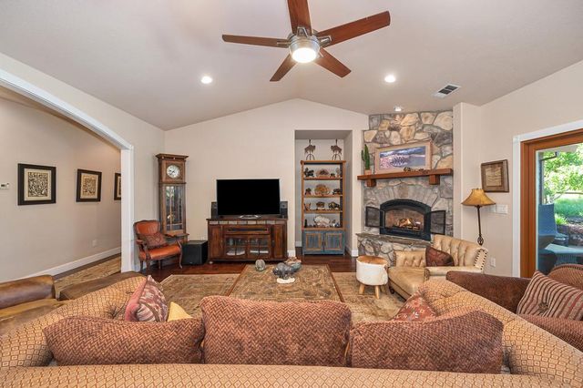 7505 Wise Rd, Auburn, CA 95603