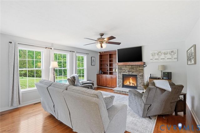 7340 McClellan Rd, Mechanicsville, VA 23111