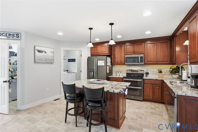 7340 McClellan Rd, Mechanicsville, VA 23111