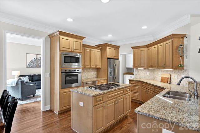717 Black Wolf Run, Spartanburg, SC 29306