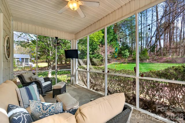 717 Black Wolf Run, Spartanburg, SC 29306