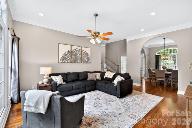 717 Black Wolf Run, Spartanburg, SC 29306