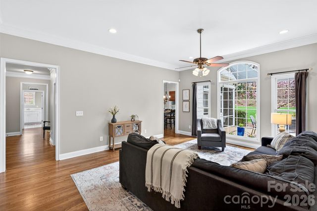717 Black Wolf Run, Spartanburg, SC 29306