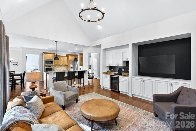 717 Black Wolf Run, Spartanburg, SC 29306