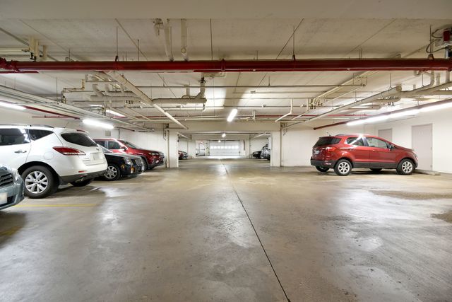 7081 W Touhy Avenue 606, Niles, IL 60714