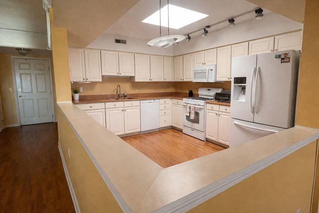 7081 W Touhy Avenue 606, Niles, IL 60714