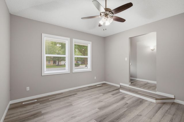 3815 S Queens Court, Springfield, MO 65807