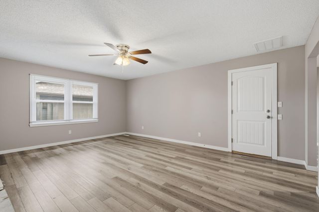 3815 S Queens Court, Springfield, MO 65807