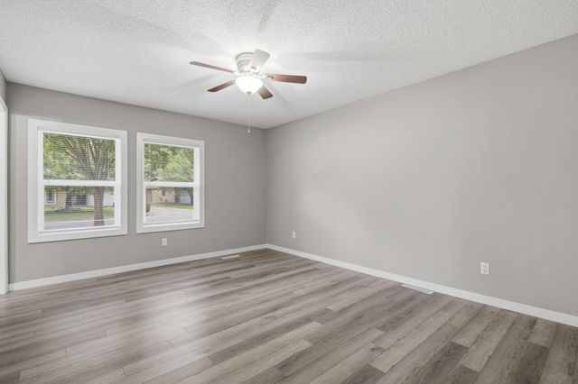3815 S Queens Court, Springfield, MO 65807
