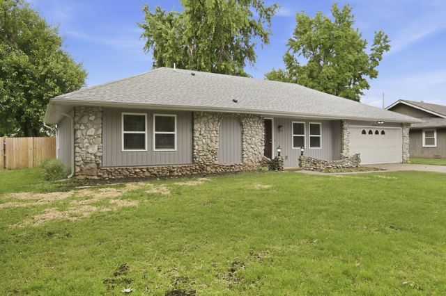 3815 S Queens Court, Springfield, MO 65807