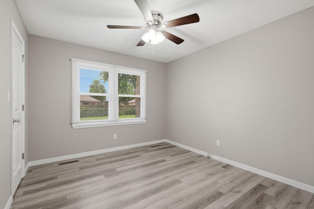 3815 S Queens Court, Springfield, MO 65807