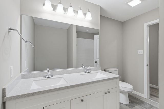 3815 S Queens Court, Springfield, MO 65807
