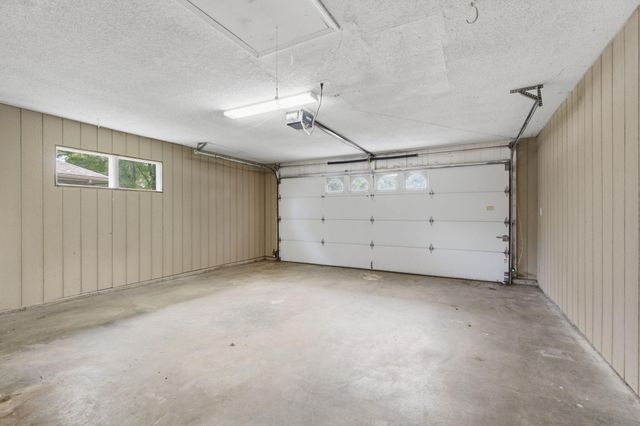 3815 S Queens Court, Springfield, MO 65807