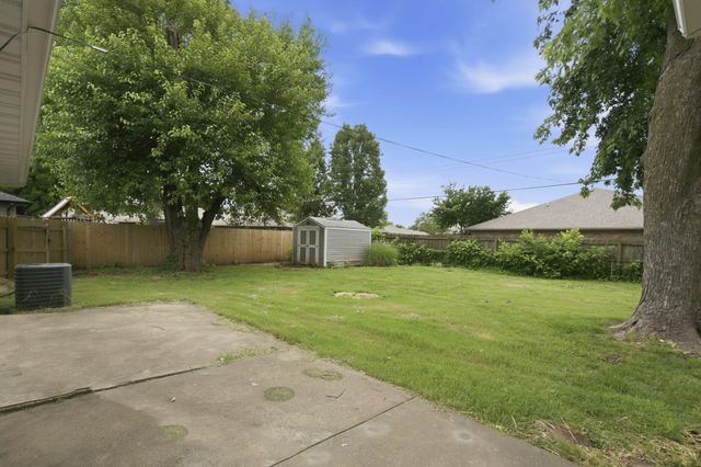 3815 S Queens Court, Springfield, MO 65807