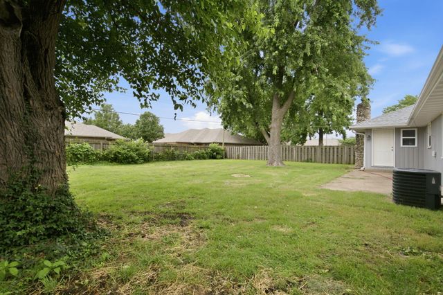 3815 S Queens Court, Springfield, MO 65807