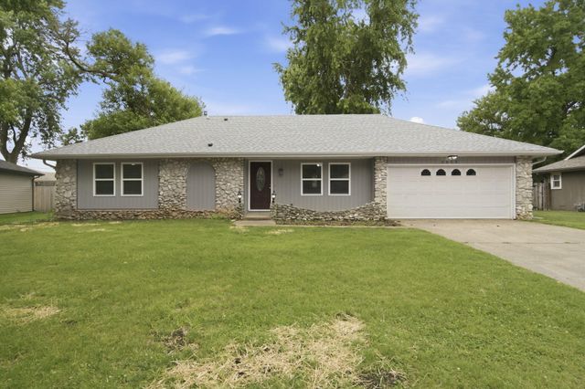 3815 S Queens Court, Springfield, MO 65807