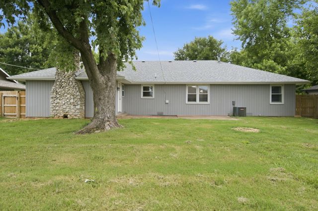3815 S Queens Court, Springfield, MO 65807